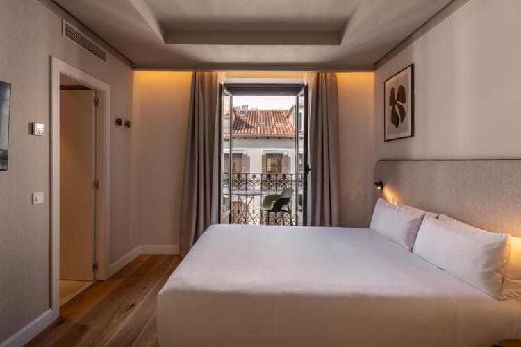 DOUBLE ROOM